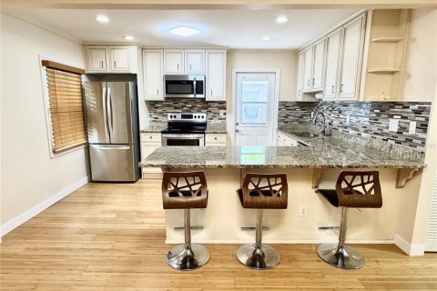 House in Saint Petersburg, Florida 2 bedrooms, 66.89 sq.m. № 1904788 - photo 6