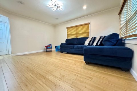 House in Saint Petersburg, Florida 2 bedrooms, 66.89 sq.m. № 1904788 - photo 2