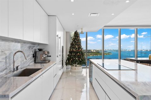 Купить кондоминиум в Майами, Флорида 4 спальни, 219.99м2, № 2045678 - фото 9