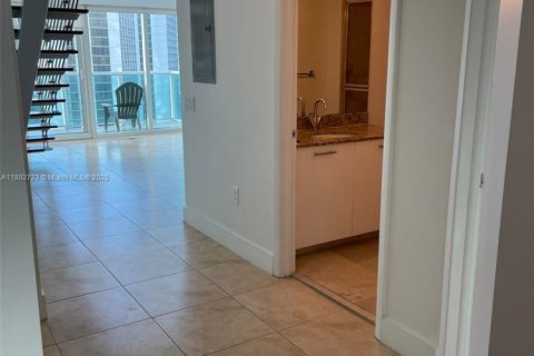 Copropriété à louer à Miami, Floride: 2 chambres, 117.71 m2 № 1946420 - photo 2