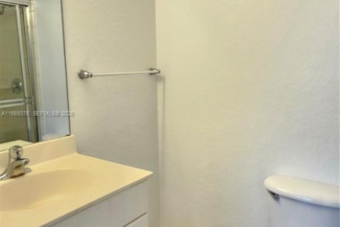 Touwnhouse à vendre à Riviera Beach, Floride: 2 chambres, 113.99 m2 № 2293273 - photo 12