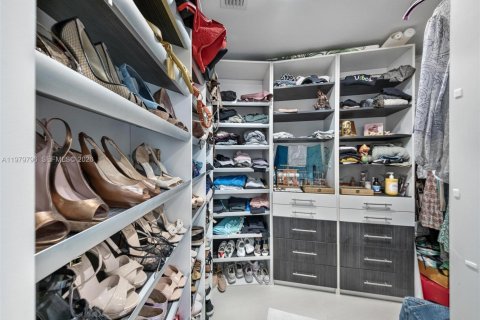 Купить кондоминиум в Майами, Флорида 3 спальни, 155.98м2, № 2046333 - фото 28