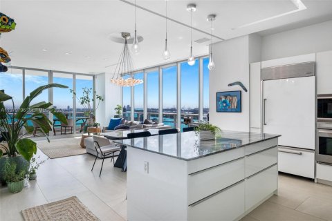 Купить кондоминиум в Майами, Флорида 3 спальни, 155.98м2, № 2046333 - фото 11