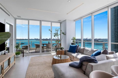 Кондоминиум с 3 спальнями в Майами, Флорида № 2046333