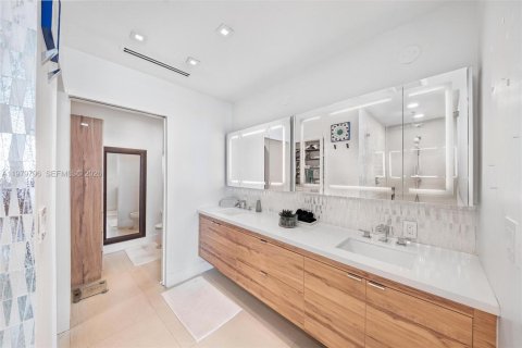 Купить кондоминиум в Майами, Флорида 3 спальни, 155.98м2, № 2046333 - фото 23