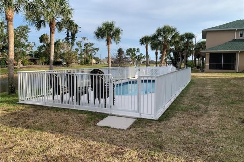 Condo in Rotonda, Florida, 2 bedrooms  № 1649275 - photo 6