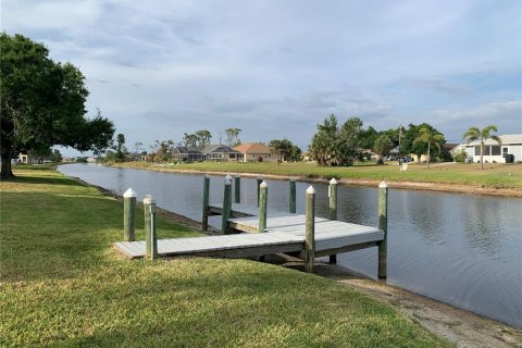 Condo in Rotonda, Florida, 2 bedrooms  № 1649275 - photo 4