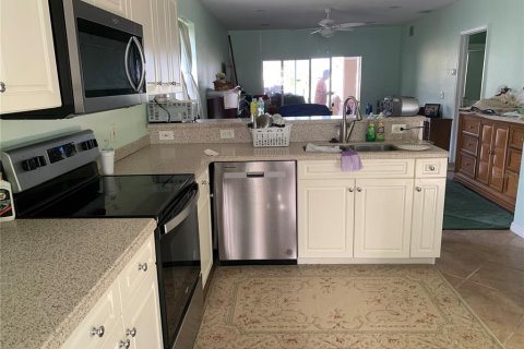 Condo in Rotonda, Florida, 2 bedrooms  № 1649275 - photo 11