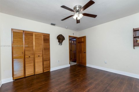 House in Palmetto Bay, Florida 3 bedrooms, 193.79 sq.m. № 1928923 - photo 12