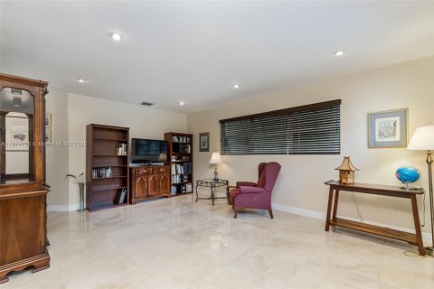 House in Palmetto Bay, Florida 3 bedrooms, 193.79 sq.m. № 1928923 - photo 2