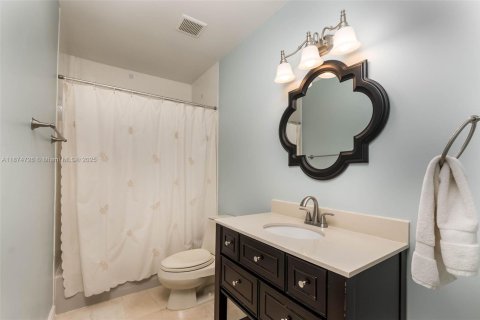 House in Palmetto Bay, Florida 3 bedrooms, 193.79 sq.m. № 1928923 - photo 14