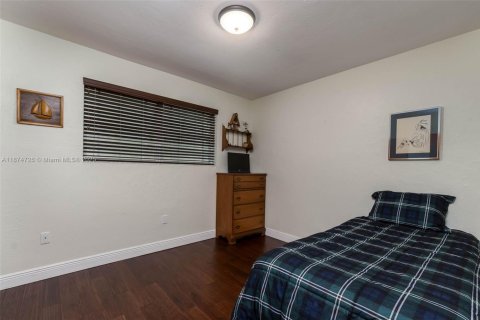 House in Palmetto Bay, Florida 3 bedrooms, 193.79 sq.m. № 1928923 - photo 13