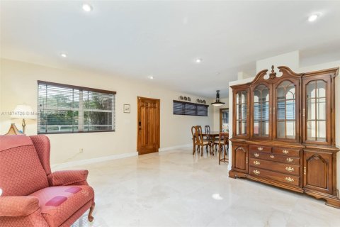 House in Palmetto Bay, Florida 3 bedrooms, 193.79 sq.m. № 1928923 - photo 3