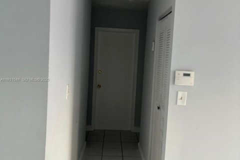 Снять в аренду виллу или дом в Майами, Флорида 2 спальни, 95.04м2, № 1992084 - фото 8