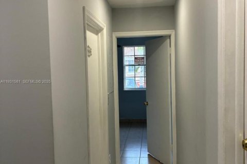 Снять в аренду виллу или дом в Майами, Флорида 2 спальни, 95.04м2, № 1992084 - фото 10