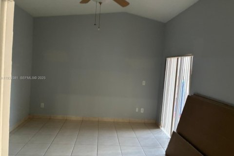 Снять в аренду виллу или дом в Майами, Флорида 2 спальни, 95.04м2, № 1992084 - фото 12