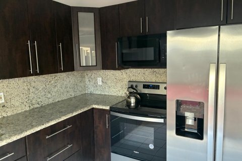 Снять в аренду виллу или дом в Майами, Флорида 2 спальни, 95.04м2, № 1992084 - фото 5