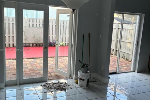 Снять в аренду виллу или дом в Майами, Флорида 2 спальни, 95.04м2, № 1992084 - фото 9