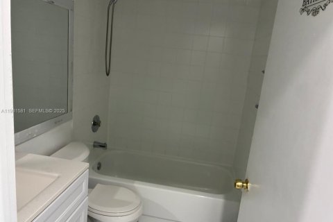 Снять в аренду виллу или дом в Майами, Флорида 2 спальни, 95.04м2, № 1992084 - фото 18