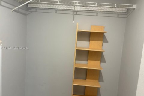 Снять в аренду виллу или дом в Майами, Флорида 2 спальни, 95.04м2, № 1992084 - фото 14