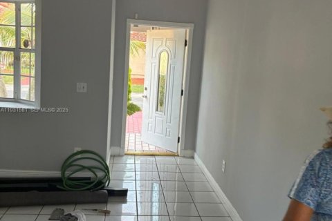 Снять в аренду виллу или дом в Майами, Флорида 2 спальни, 95.04м2, № 1992084 - фото 7