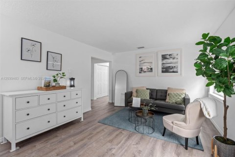 House in Mount Dora, Florida 3 bedrooms, 169.83 sq.m. № 2145748 - photo 3
