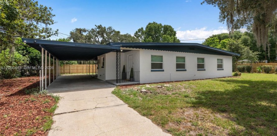 House in Mount Dora, Florida 3 bedrooms, 169.83 sq.m. № 2145748