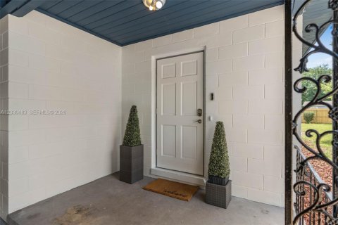 House in Mount Dora, Florida 3 bedrooms, 169.83 sq.m. № 2145748 - photo 2