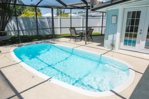 House in Apollo Beach, Florida 3 bedrooms, 128.95 sq.m. № 1744701 - photo 28