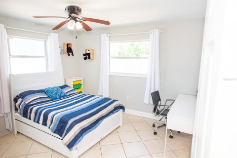 House in Apollo Beach, Florida 3 bedrooms, 128.95 sq.m. № 1744701 - photo 18