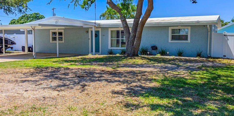House in Apollo Beach, Florida 3 bedrooms, 128.95 sq.m. № 1744701