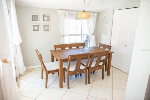 House in Apollo Beach, Florida 3 bedrooms, 128.95 sq.m. № 1744701 - photo 24