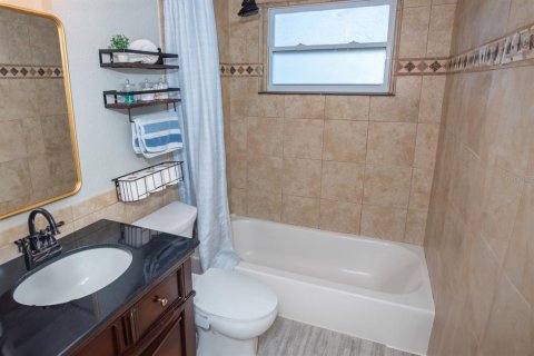 House in Apollo Beach, Florida 3 bedrooms, 128.95 sq.m. № 1744701 - photo 23