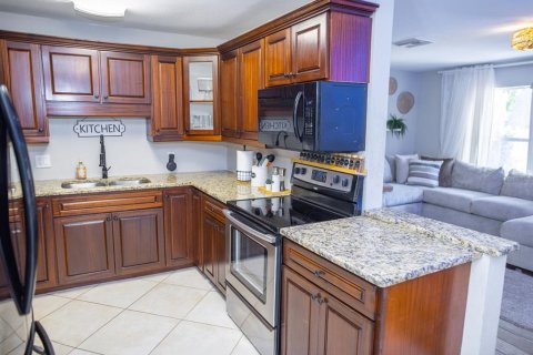 House in Apollo Beach, Florida 3 bedrooms, 128.95 sq.m. № 1744701 - photo 7