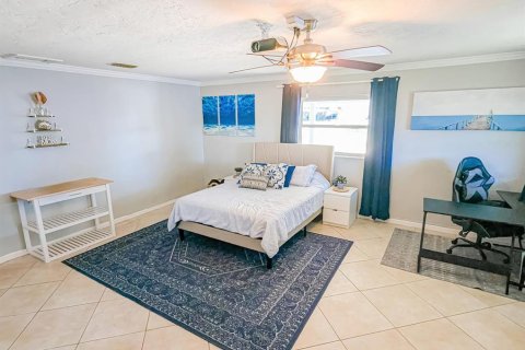 House in Apollo Beach, Florida 3 bedrooms, 128.95 sq.m. № 1744701 - photo 12