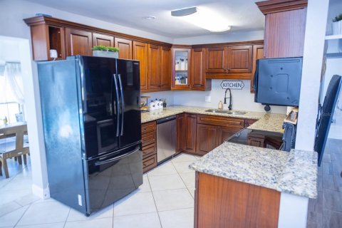 House in Apollo Beach, Florida 3 bedrooms, 128.95 sq.m. № 1744701 - photo 8