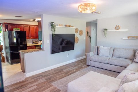 House in Apollo Beach, Florida 3 bedrooms, 128.95 sq.m. № 1744701 - photo 11
