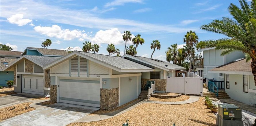 Casa en Homosassa, Florida 3 dormitorios, 132.85 m2 № 2132471