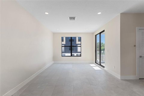 Touwnhouse à vendre à Tampa, Floride: 4 chambres, 246.19 m2 № 2387313 - photo 12
