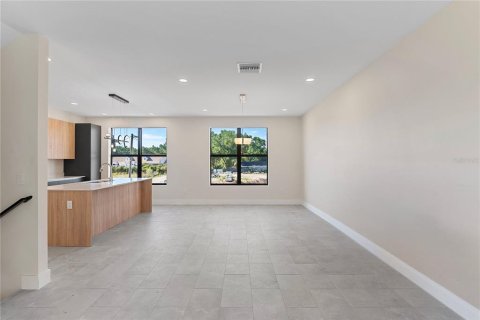 Touwnhouse à vendre à Tampa, Floride: 4 chambres, 246.19 m2 № 2387313 - photo 14
