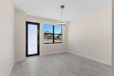 Touwnhouse à vendre à Tampa, Floride: 4 chambres, 246.19 m2 № 2387313 - photo 5