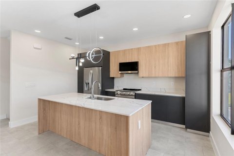 Touwnhouse à vendre à Tampa, Floride: 4 chambres, 246.19 m2 № 2387313 - photo 16