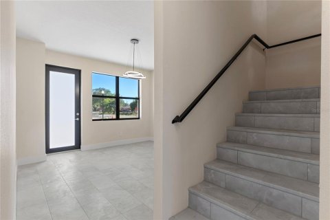 Touwnhouse à vendre à Tampa, Floride: 4 chambres, 246.19 m2 № 2387313 - photo 9