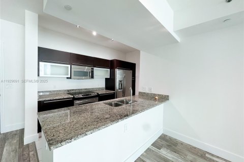 Condo in Miami, Florida, 1 bedroom № 1988579 - photo 4