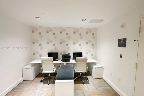 Condo in Miami, Florida, 1 bedroom № 1988579 - photo 23