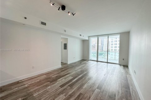 Condo in Miami, Florida, 1 bedroom № 1988579 - photo 2