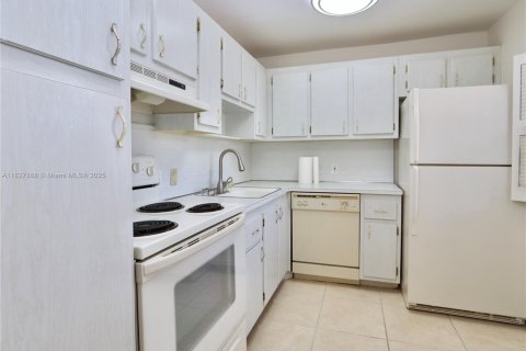 Condominio en venta en Aventura, Florida, 2 dormitorios, 92.34 m2 № 1801000 - foto 11