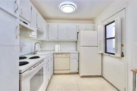 Condominio en venta en Aventura, Florida, 2 dormitorios, 92.34 m2 № 1801000 - foto 14