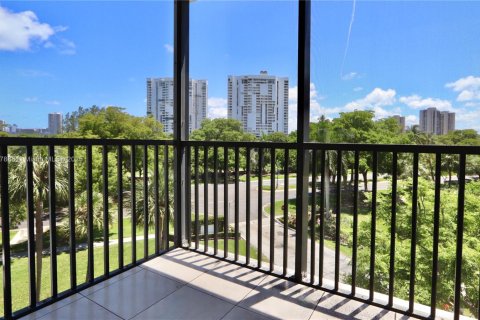 Condominio en venta en Aventura, Florida, 2 dormitorios, 92.34 m2 № 1801000 - foto 2