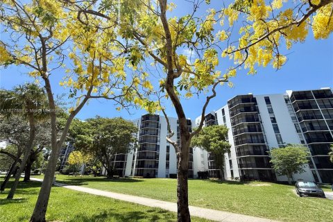 Condominio en venta en Aventura, Florida, 2 dormitorios, 92.34 m2 № 1801000 - foto 1